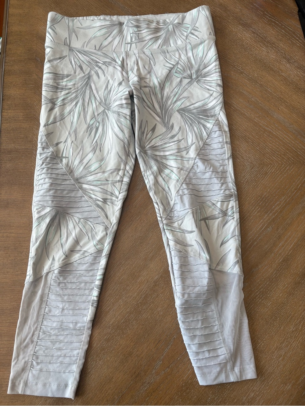 PINK Victoria's Secret Light Gray Palm-Print Leggings